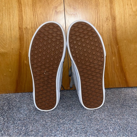 Vans Gray and White Fur-Lined High Top Sneaker. Size 8. EUC - Picture 6 of 6